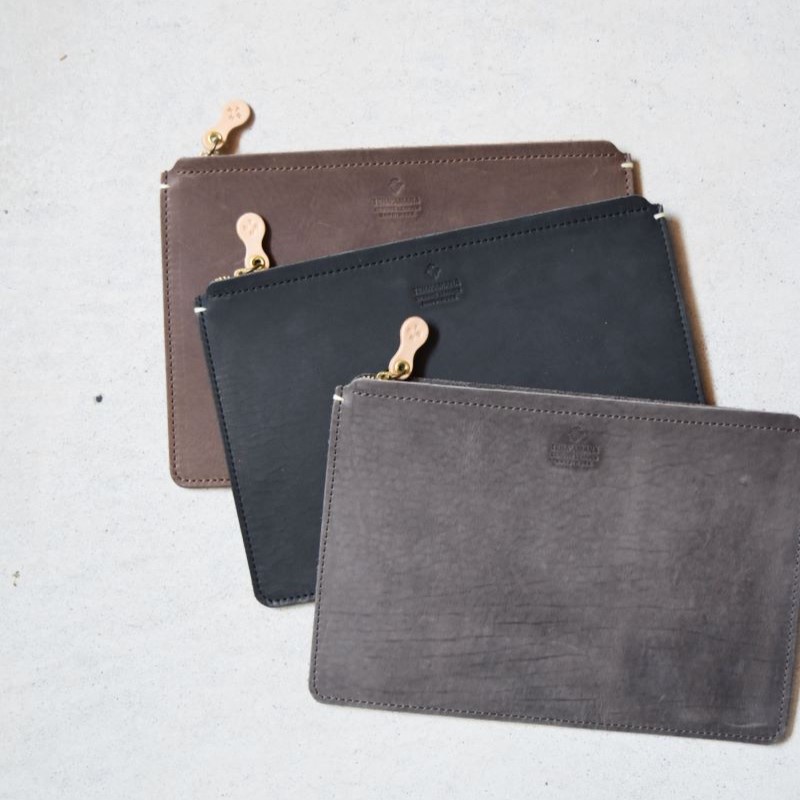 Teha’amana Square pouch L テハマナ スクエアポーチ L スモーク ブラック 革 皮 雑貨 おしゃれ レザー 本革 こだわりの逸品 地域特産品 ギフト 自分用 人気 おすすめ
