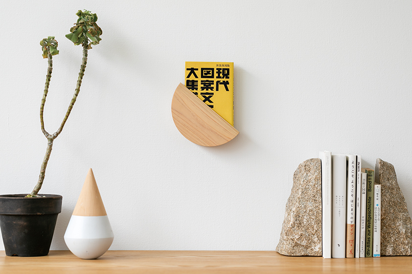 木のある暮らしproduct　ponto 本棚 ブックスタンド 壁掛け インテリア 木材 デザイン おしゃれ graf｜こだわりの逸品 地域特産品 ギフト 自分用 人気 おすすめ