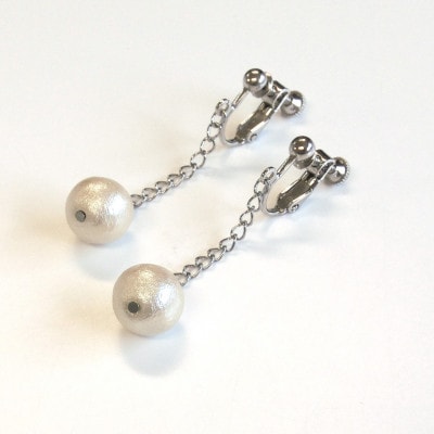 コットンパールイヤリング・チェーンタイプ(10mm・アイボリー)【1517789】