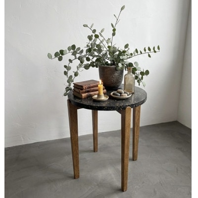 The Pebble (ザ・ぺブル) ビールストーンとオーク材のサイドテーブル 計1台【1705340】