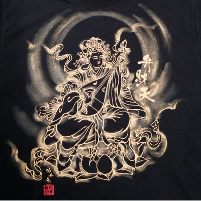 手描きTシャツ 仏画 弁財天 黒 (半袖 XLサイズ)【1615646】