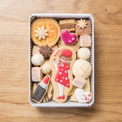 【贈答品】ちょっと大人なポルカちゃん　かわいいアイシングクッキーが入った特別なクッキー缶 #04【1377490】