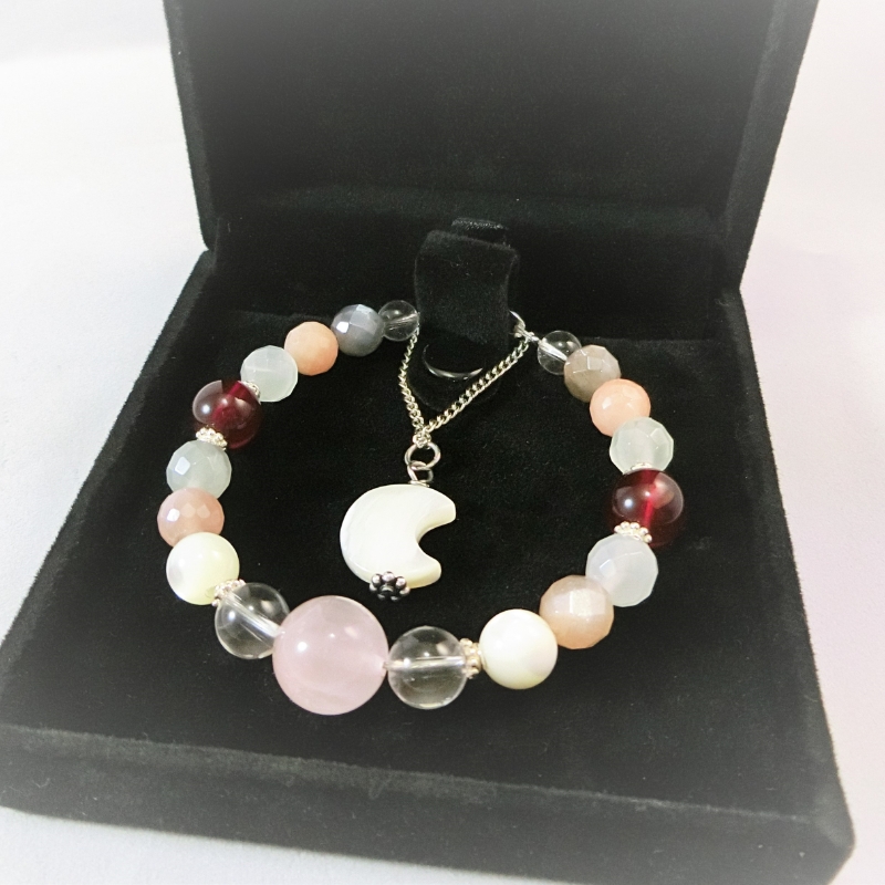 天然石ブレスレット 「ミルク色の新生」【007B-072】