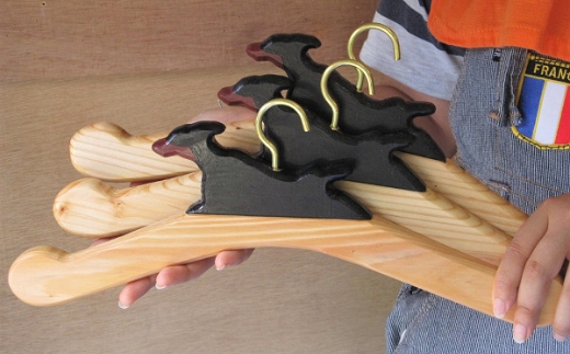 手作り木製ハンガー・ワンコ型【007C-059】