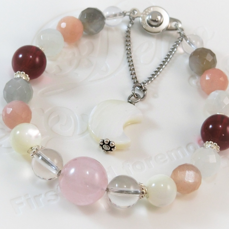 天然石ブレスレット 「ミルク色の新生」【007B-072】