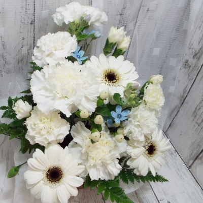 お任せ アレンジメント 生花 お供え用 ホワイト系【配送不可地域：離島】【1481176】