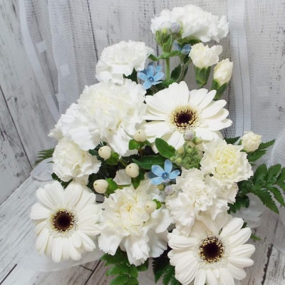 お任せ アレンジメント 生花 お供え用 ホワイト系【配送不可地域：離島】【1481176】