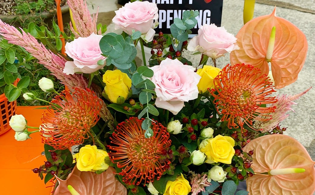 季節のお花のフラワーアレンジメント【Mサイズ】 花 フラワーアレンジメント 花束