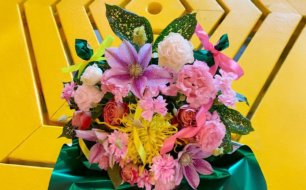 季節のお花のフラワーアレンジメント【Mサイズ】 花 フラワーアレンジメント 花束