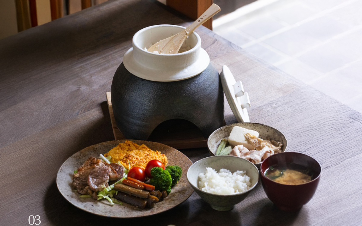 かまどはん オフホワイト ／ 高級土鍋 かまど炊き 土鍋ご飯 高級炊飯 陶器炊飯 本格かまど 職人の手仕事 キッチン用品 一人暮らし 炊飯 ギフト 高級 結婚祝い キッチン アウトドア炊飯 固形燃料 炊飯 高級 キャンプギア 日本製 キッチン 兵庫県