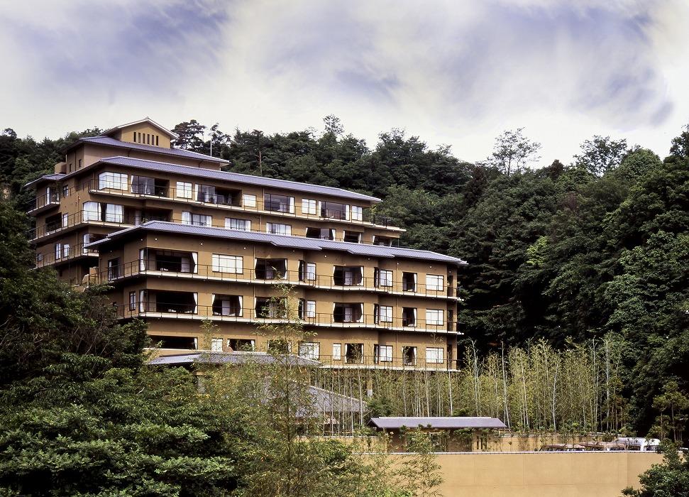 有馬温泉「欽山」ご宿泊券〈平日限定〉～２名様・西館６階客室・１泊２食付～