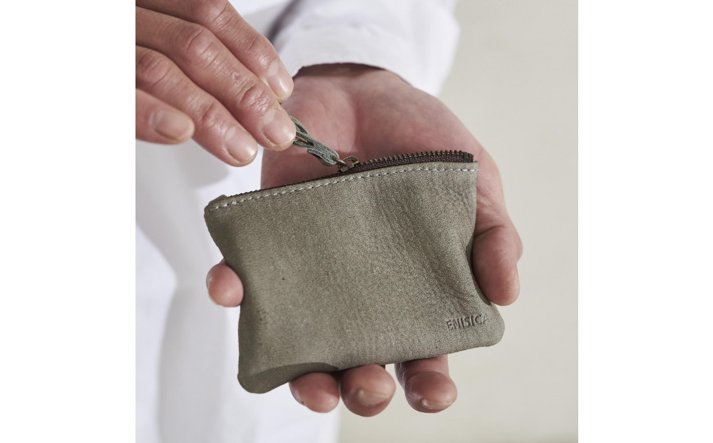 ENISICA エニシカ ジビエ鹿革 リンシカ ポーチS 雪曇 (ゆきぐもり)