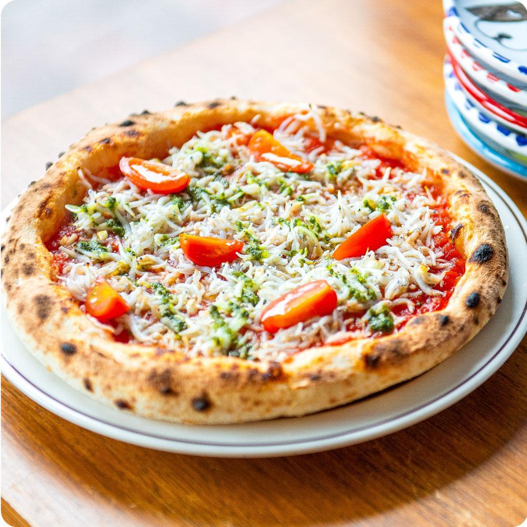 神戸の小さなピザ屋「ピザアキラッチの五彩グルメピザコレクション」ピザ５枚セット