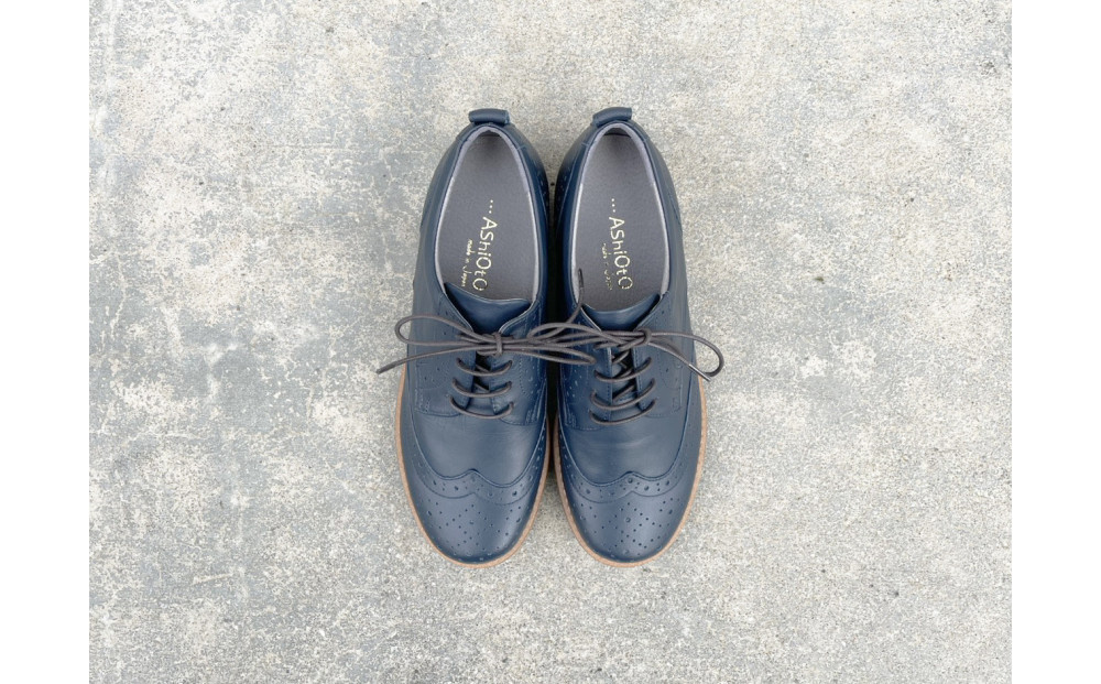 軽量メダリオンシューズ　【ネイビー / サイズ　23.0センチ】