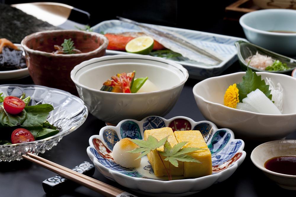 有馬温泉「欽山」ご宿泊券〈平日限定〉～２名様・西館６階客室・１泊２食付～