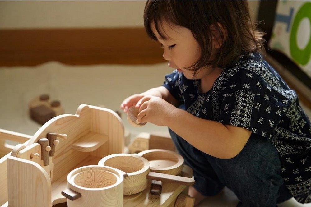 IKONIH（アイコニー）桧のおもちゃ　ミニキッチン