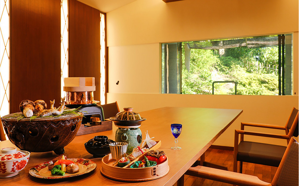 ãé«å³¶å±éžå®åãïŒå
µè¡åéœé£ïŒ ãã¢ã宿æ³åžïŒè²Žè³å®€ãèæŸã®éãã§éããåªé
ãªã²ãšãšã