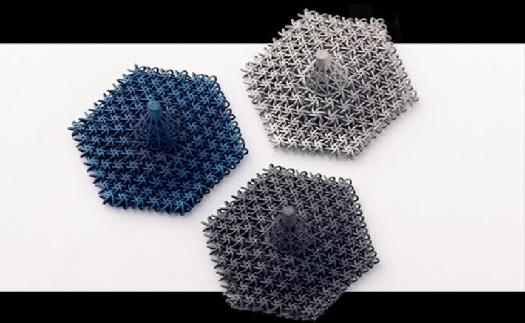 金属なのにしなやかに回る！ 金属3Dプリンター製メタルコマ（シルバー）