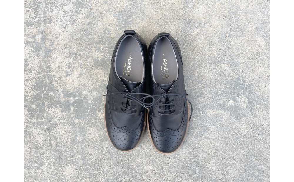 軽量メダリオンシューズ　【ブラック / サイズ　26.0センチ】