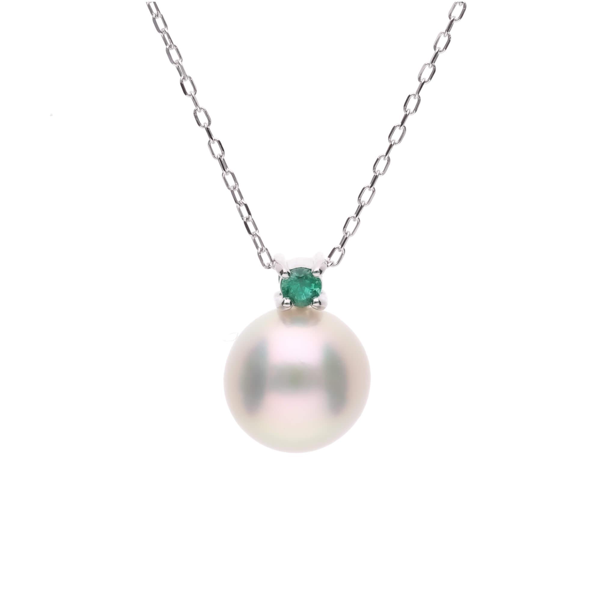 5月 誕生石 エメラルド 無調色 アコヤ真珠（日本） 8.0mm ラウンド Pt900 プラチナ ペンダント ネックレス（チェーン付き）