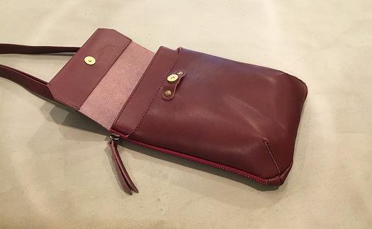 【alto.】縦型スマートショルダーバッグ AMSB-1030（ワイン）