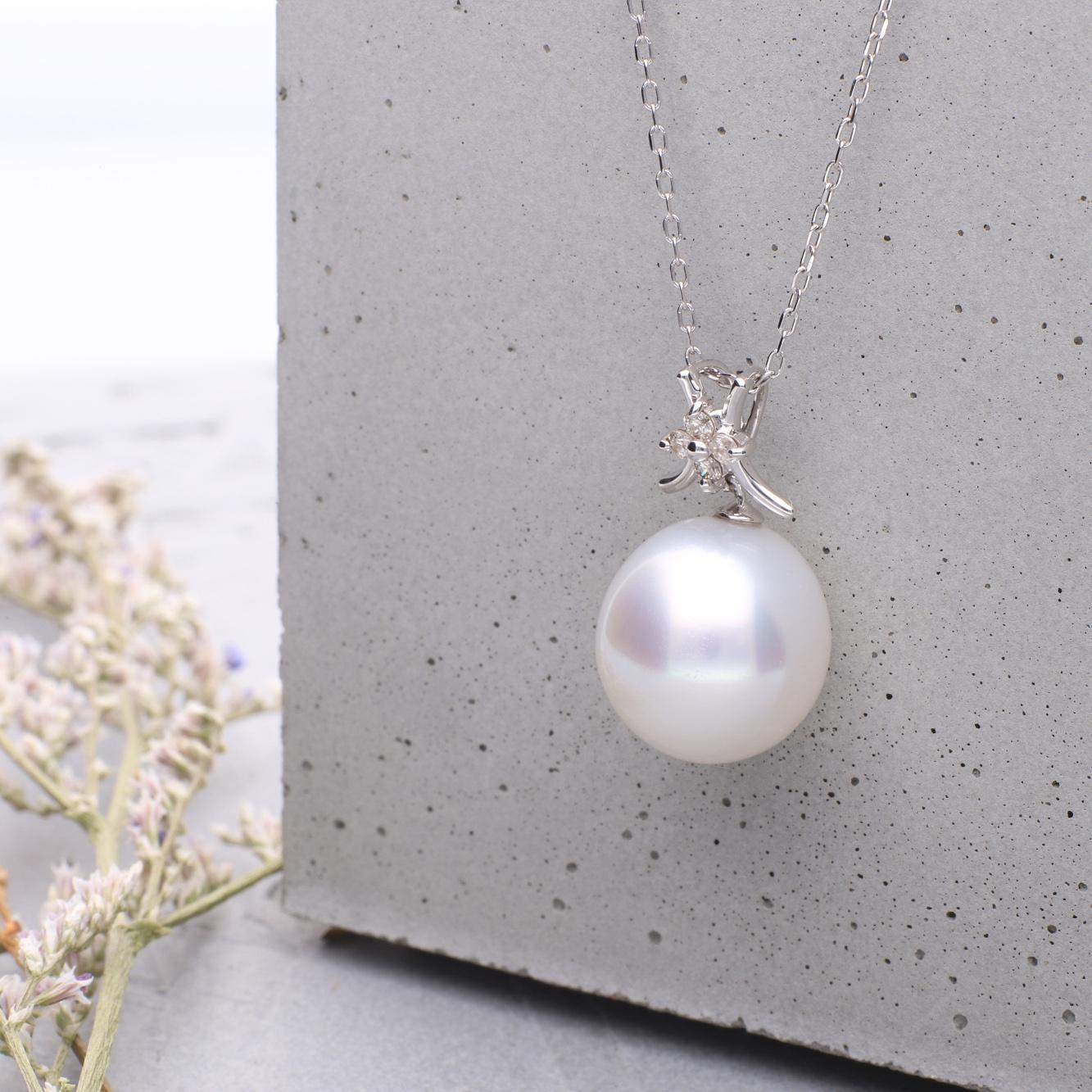 【久遠】シロチョウパール（南洋 白蝶真珠） 10mm ショートオーバル ダイヤモンド ペンダントトップ K18 ホワイトゴールド