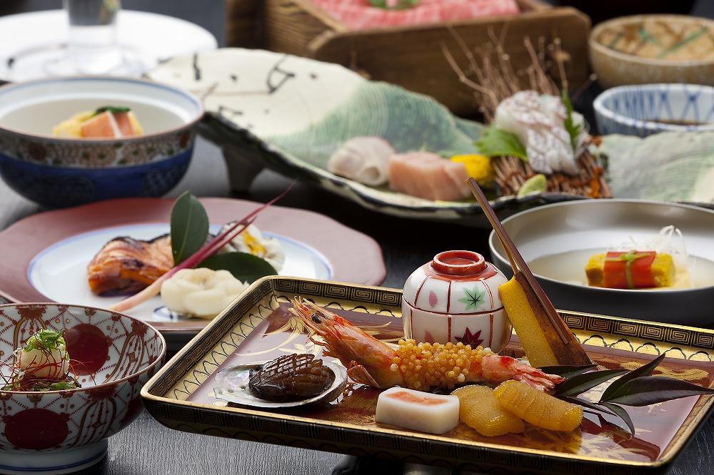 有馬温泉「欽山」ご宿泊券〈平日限定〉～２名様・西館６階客室・１泊２食付～