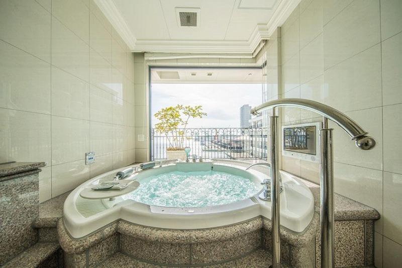 「ホテル ラ・スイート神戸ハーバーランド」ご宿泊ペアVIPご招待券（朝食付）