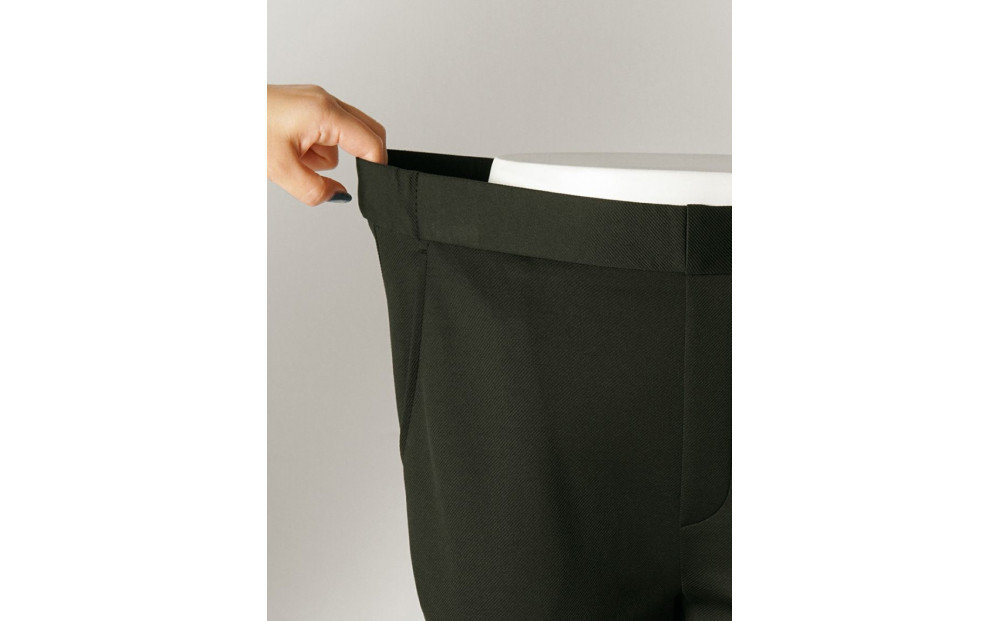 【B-THREE/ビースリー】ペットの抜け毛や花粉がつきにくい  ストレートパンツ(870031)