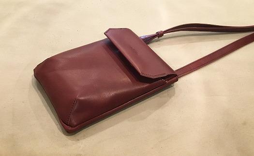 【alto.】縦型スマートショルダーバッグ AMSB-1030（ワイン）