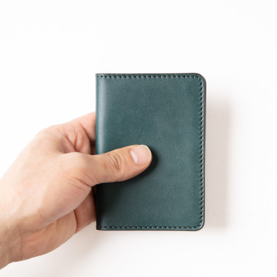 [たつの産牛革]染料染めオイルレザーの免許証専用カードケース(ピーコックブルー) 革製品のHEDGE【1257775】