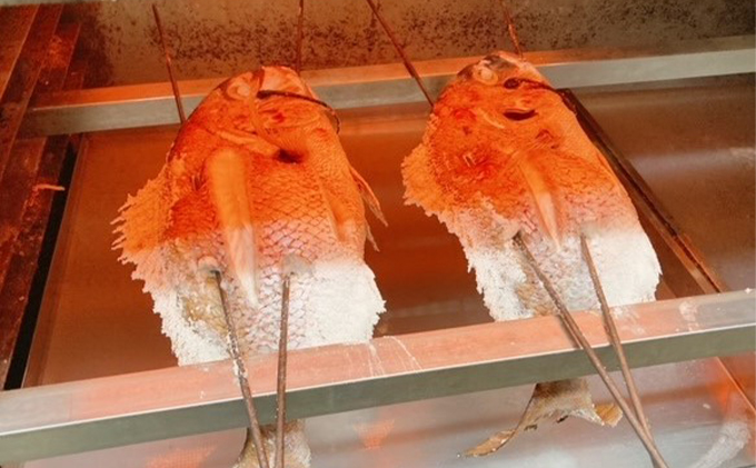 明石活鯛姿焼 700～850g[ 明石鯛 鯛 焼鯛 祝い鯛 お祝い ] 魚貝類 タイ 加工食品 厳選 贅沢 レンジ お鍋 アヒージョ 