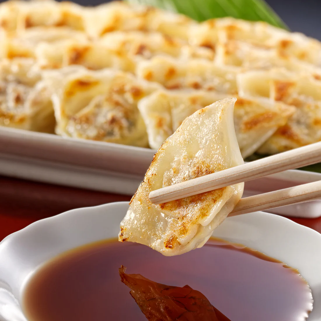 芦屋 伊東屋謹製  神戸牛 一口餃子 40個（ポン酢たれ 付き）【餃子 ぎょうざ ギョーザ 中華 点心 惣菜 簡単 おうち おかず おつまみ 神戸牛 国産牛 牛肉 もちもち皮 ジューシー 肉汁 冷凍 イトー屋 お取り寄せ ギフト お中元 お歳暮】