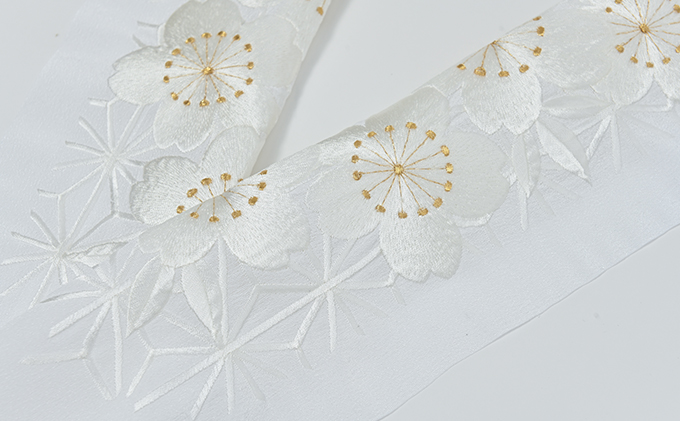 半衿 麻形に大輪の花 ししゅう 白地に白と金の糸 刺繍 半襟 着物用|JAL 