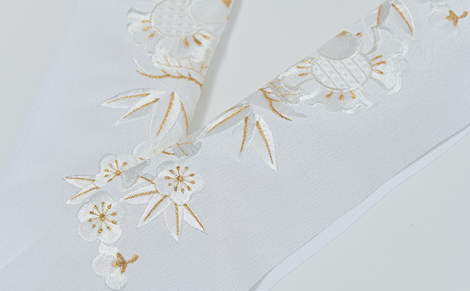 半衿 松竹梅にふくらすずめの柄 ししゅう 白地に白と金の糸 刺繍|JAL