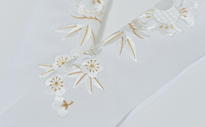 半衿　松竹梅にふくらすずめの柄　ししゅう　白地に白と金の糸 刺繍