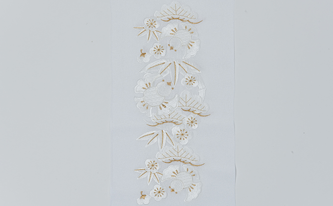 半衿　松竹梅にふくらすずめの柄　ししゅう　白地に白と金の糸 刺繍