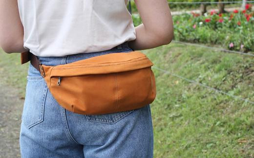 撥水ヌバックレザー　ボディーバック　(キャメル)