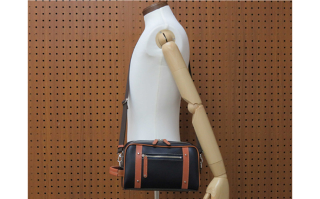 パトリックポーチショルダー (No.3895-60) ネイビー / 木和田 ポーチ ショルダーバッグ 2WAYバッグ 収納力 本革 ショルダーベルト付き 底鋲 重厚感 高級 かばん カバン バッグ 鞄 手作り メンズ レディース 日本製