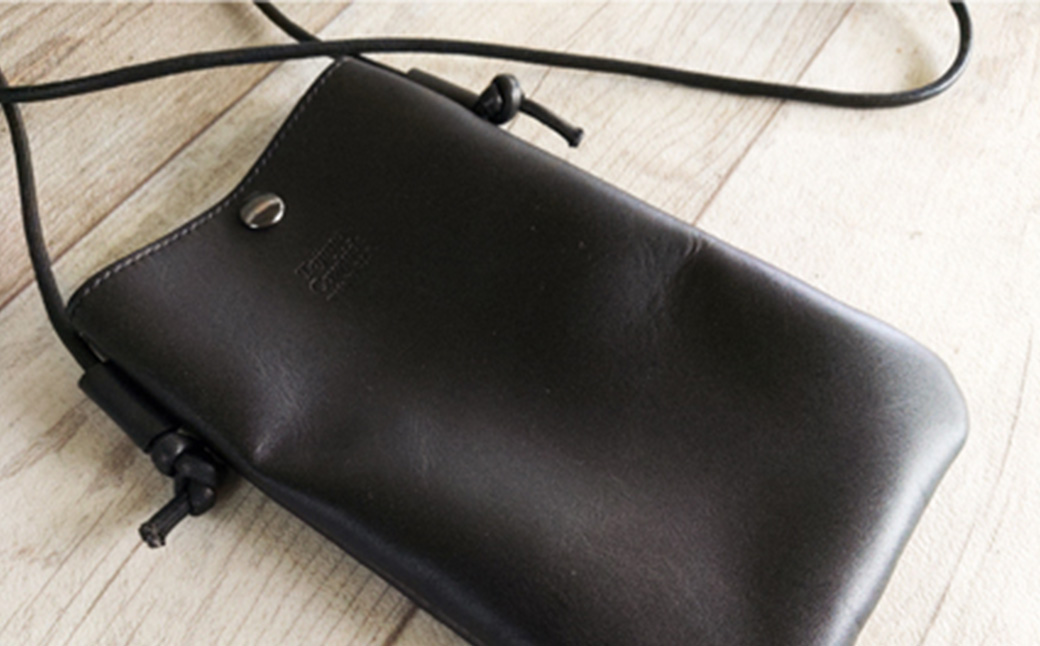 Tajima Cowhide スマホポーチ / ポーチ 大きめサイズ ブラック グリーン 牛革 軽量 経年変化 但馬牛 タジマカウハイド かばん カバン バッグ 鞄