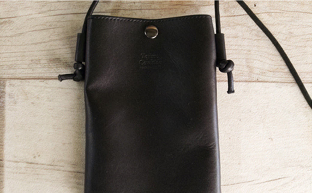 Tajima Cowhide スマホポーチ / ポーチ 大きめサイズ ブラック グリーン 牛革 軽量 経年変化 但馬牛 タジマカウハイド かばん カバン バッグ 鞄