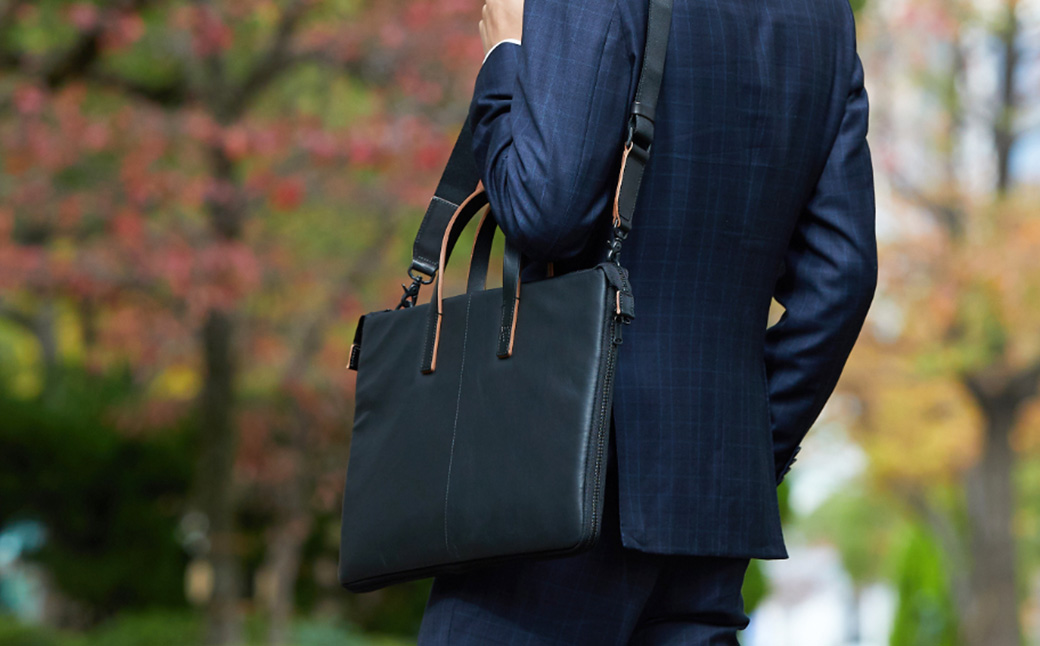 豊岡鞄 L.E.D BITES HORSE ブリーフケース B122T ブラック / エルイーディーバイツ ビジネスバッグ メンズ  紳士 馬革 2WAY 手提げ ショルダー ブランド 薄マチ スマートシルエットアオリポケット スーツ カジュアル バッグ 木和田正昭商店