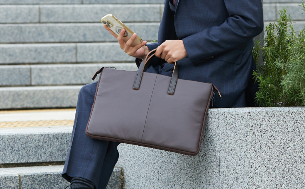 豊岡鞄 L.E.D BITES HORSE ブリーフケース B122T ブラウン / エルイーディーバイツ ビジネスバッグ メンズ  紳士 馬革 2WAY 手提げ ショルダー ブランド 薄マチ スマートシルエットアオリポケット スーツ カジュアル バッグ 木和田正昭商店