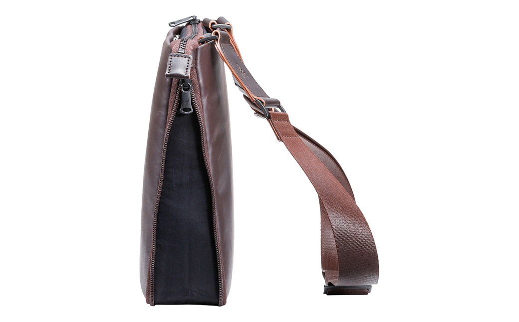 豊岡鞄 L.E.D BITES HORSE ショルダーバッグ B301T ブラウン / エルイーディーバイツ メンズ 紳士 馬革 ブランド 薄マチ スマートシルエット アオリポケット シンプル スーツ カジュアル バッグ カバン かばん 鞄 木和田正昭商店