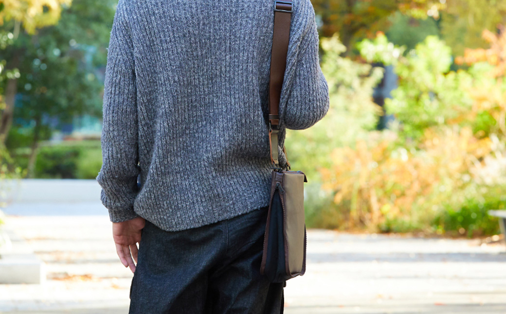 豊岡鞄 L.E.D BITES HORSE ショルダーバッグ B301T ブラウン / エルイーディーバイツ メンズ 紳士 馬革 ブランド 薄マチ スマートシルエット アオリポケット シンプル スーツ カジュアル バッグ カバン かばん 鞄 木和田正昭商店