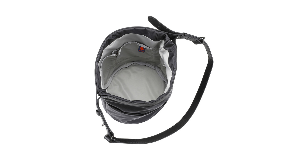 豊岡鞄 TUTUMU colon Rich S4800RI ブラック / 2way ショルダーバッグ トートバッグ 肩掛け 手提げ 軽量 撥水 収納力 B5ノート収納  レディース 高級感 おしゃれ ツヤ感 光沢 エレガント シンプル デザイン 無地 コロン 木和田正昭商店