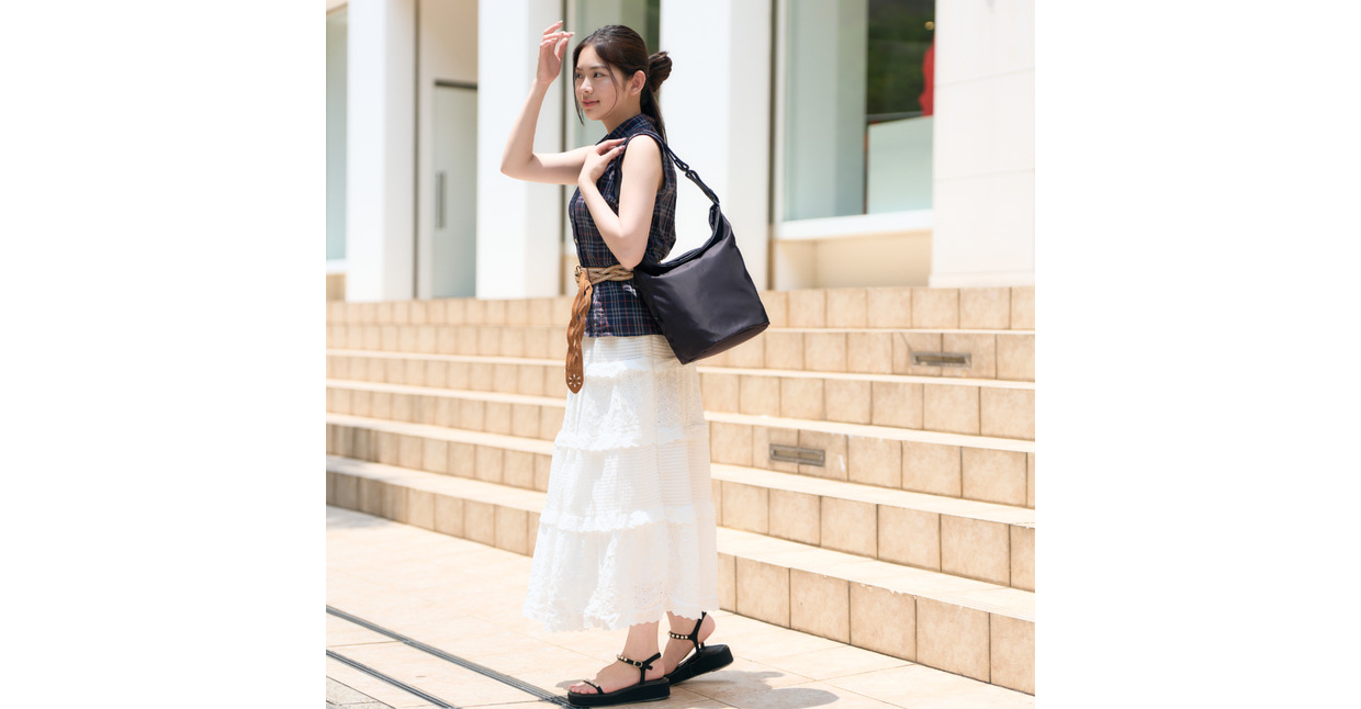 豊岡鞄 TUTUMU colon Rich S4800RI ブラック / 2way ショルダーバッグ トートバッグ 肩掛け 手提げ 軽量 撥水 収納力 B5ノート収納  レディース 高級感 おしゃれ ツヤ感 光沢 エレガント シンプル デザイン 無地 コロン 木和田正昭商店