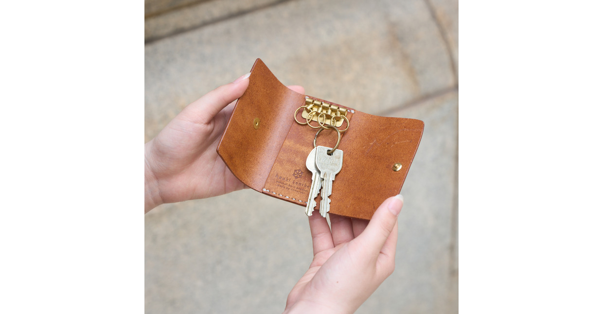 豊岡財布 haaki Leather キーケース HLC501 コニャック / キーホルダー 鍵入れ 革 革小物 牛皮革 メンズ レディース プエブロレザー 手縫いのステッチ ハンドメイド シンプル デザイン 無地 KOMOREBI 木和田正昭商店