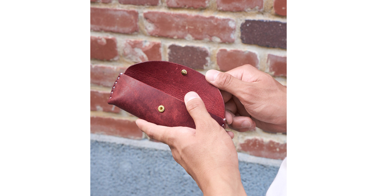 è±å²¡è²¡åž haaki Leather ãã³ã±ãŒã¹ HLC502 ãŽã£ãŒã / çèšå
·å
¥ã é© é©å°ç© ããšããã¬ã¶ãŒ æçž«ãã®ã¹ããã ãã³ãã¡ã€ã ã·ã³ãã« ãã¶ã€ã³ ç¡å° KOMOREBI æšåç°æ£æååº