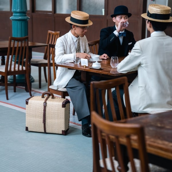 ãäŒçµ±å·¥èžåãKORI ANRI JAPANãYANAGI no KABANãæ³è¡æ / è±å²¡ææ³çް工 100幎æã€åçŽ ãã³ãã¡ã€ã 15ã€ã³ãããŒãPCåçŽ A4ãµã€ãºå¯Ÿå¿ è±å²¡éã®åç¹